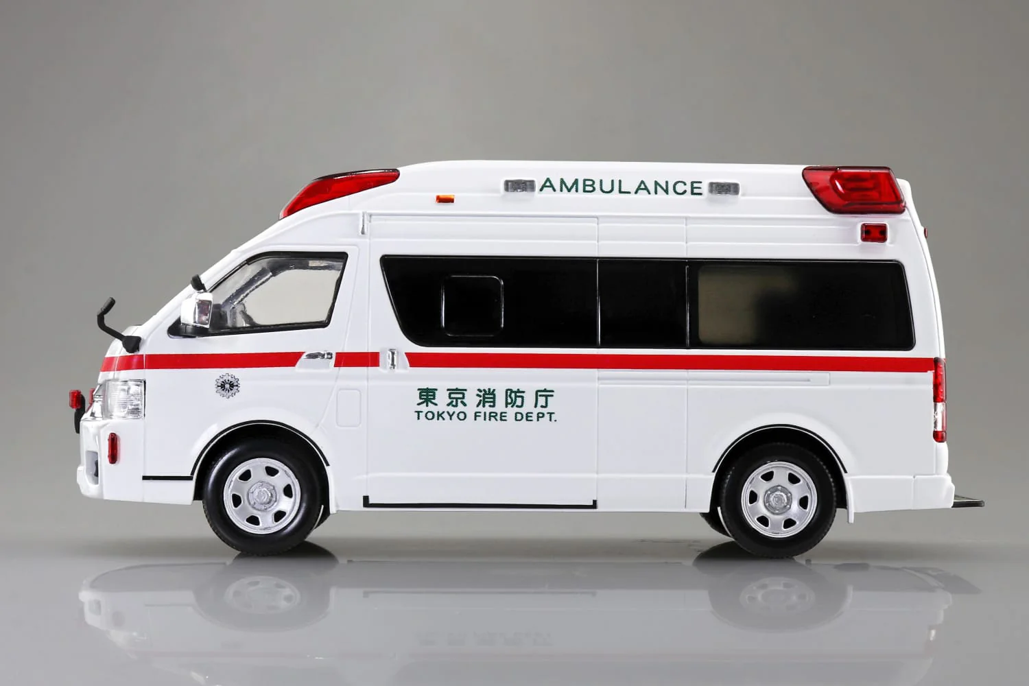 Aoshima 1/32 SNAP KIT #02-HM, TOYOTA HI-MEDIC - Image 6