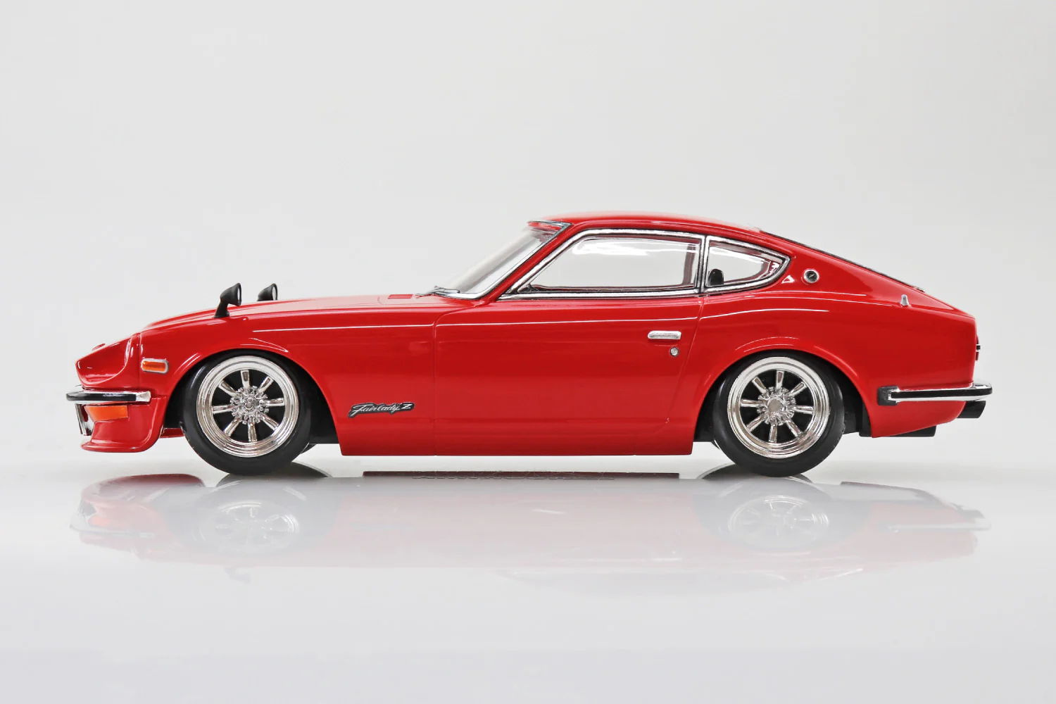 Aoshima 1/32 Snap Kit #15CU-RD Nissan S30 Fairlady Z Custom(Red) - Image 3